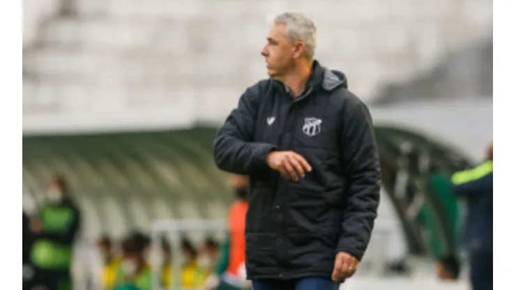 Foto: Luiz Erbes/AGIF - Tiago Nunes projetou duelo do próximo fim de semana