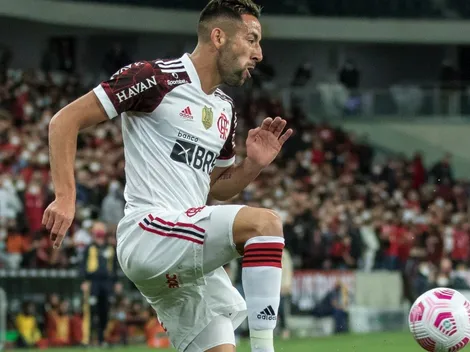 Com Isla sem 'engrenar', Nação dá atenção para outro lateral do Flamengo