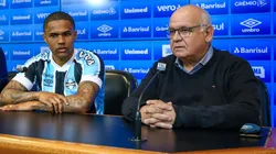 Foto: Lucas Uebel/Grêmio/Divulgação - Douglas Costa e Bolzan: jogador e presidente falaram sobre reforços