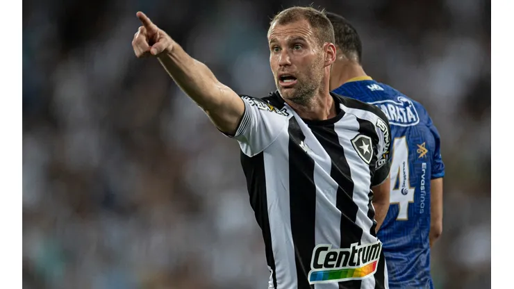 Foto: Jorge Rodrigues/AGIF - Carli exaltou a qualidade do elenco do Botafogo