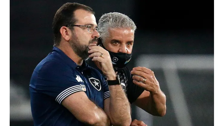 Foto: Vitor Silva/Botafogo/Divulgação - Enderson Moreira: dúvida no time titular