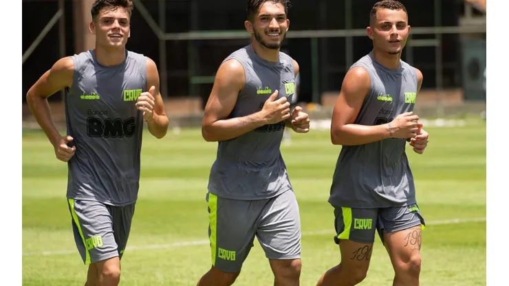 Foto: Carlos Gregório Jr. / Vasco - Andrey (ao centro) é alvo do Inter para a temporada 2022
