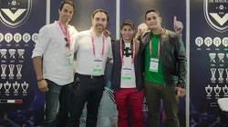 Allan Jesus, da ASJ Consultoria, ao lado de Conca, um dos clientes da empresa, em evento da Soccerex China (Foto: ASJ Consultoria)