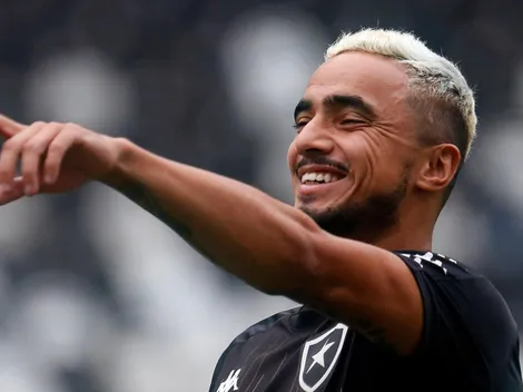 Enderson bate no peito e não foge de pergunta sobre futuro de Rafael