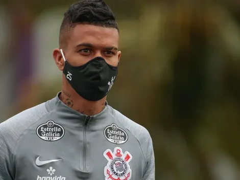 Ele voltou! Richard se apresenta no CT Joaquim Grava para treinar e diretoria estuda opções para o volante