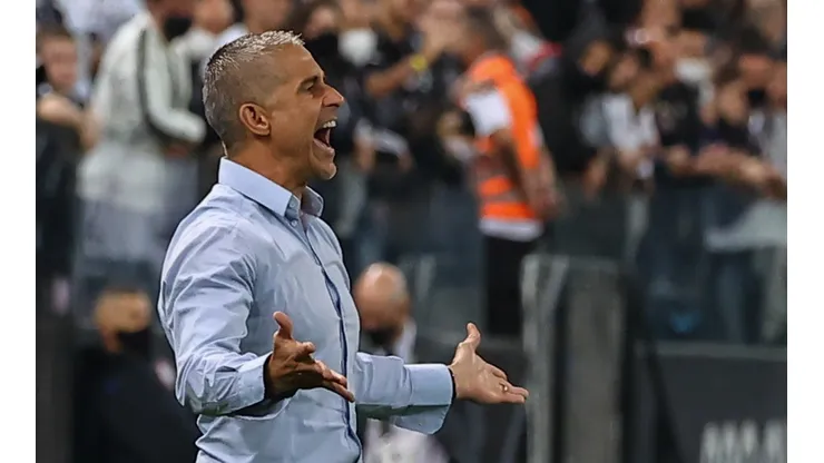 Foto: Marcello Zambrana/AGIF - Meia não vinha tendo oportunidades com Sylvinho