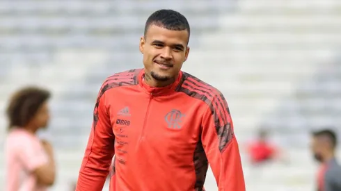Foto: Joao Vitor Rezende Borba/AGIF - Kenedy durante aquecimento antes da partida contra o Athletico-PR, na última terça-feira (2)