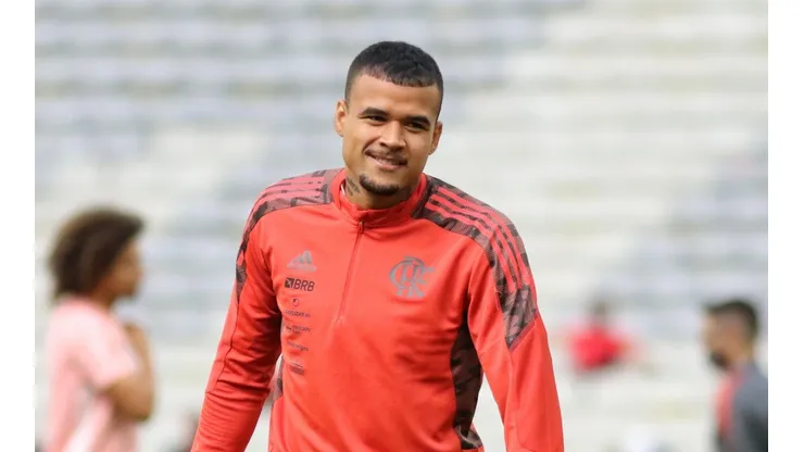 Foto: Joao Vitor Rezende Borba/AGIF - Kenedy durante aquecimento antes da partida contra o Athletico-PR, na última terça-feira (2)