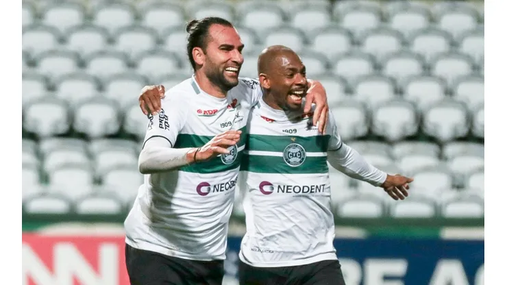 Foto: Robson Mafra/AGIF | Léo Gamalho será titular logo mais