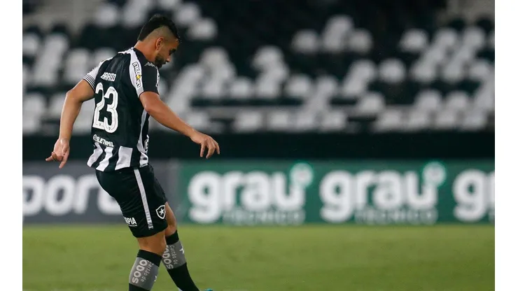 Barreto está suspenso para a partida contra o Vasco, no domingo (Foto: Vitor Silva/Botafogo)