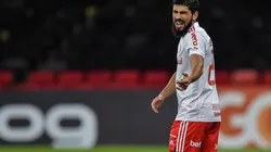 Bruno Méndez comenta sobre Gre-Nal e aposta no peso da torcida para sair com a vitória no clássico. (Foto: Thiago Ribeiro/AGIF)