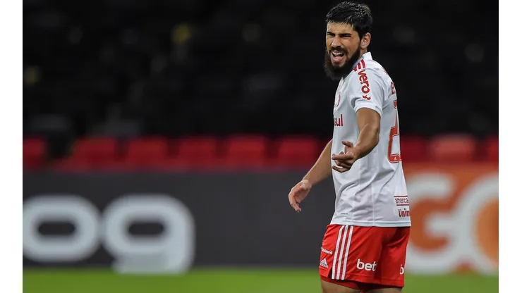 Bruno Méndez comenta sobre Gre-Nal e aposta no peso da torcida para sair com a vitória no clássico. (Foto: Thiago Ribeiro/AGIF)