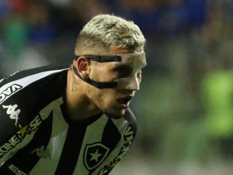 Gigante do futebol brasileiro estuda contratação de Rafael Navarro