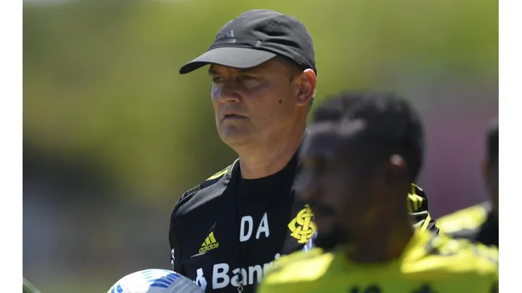 Foto: Ricardo Duarte/Internacional/Divulgação - Aguirre: terá reforços para o clássico