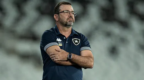 Foto: Jorge Rodrigues/AGIF | Enderson projeta Botafogo x Confiança com mudanças entre os 11 iniciais