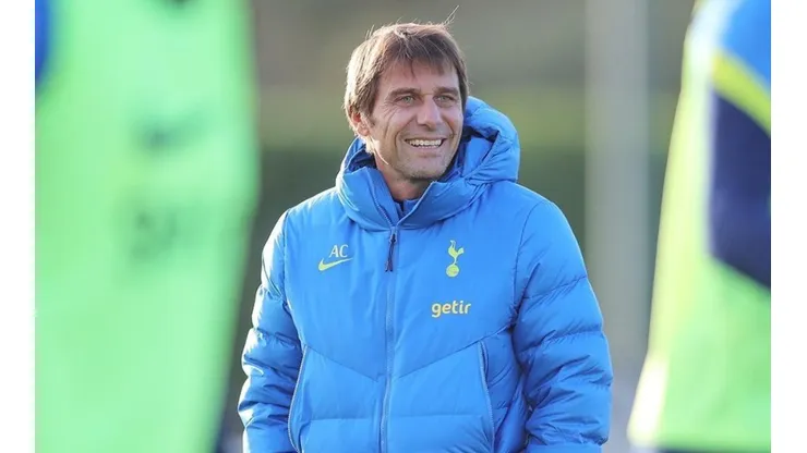 Antonio Conte já comanda treino com o Tottenham (Twitter/Reprodução)