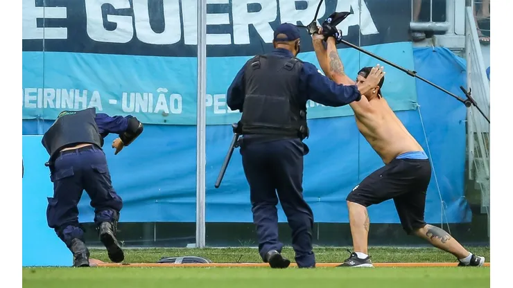 Foto: Pedro H. Tesch/AGIF - A invasão aconteceu após o encerramento da partida contra o Palmeiras