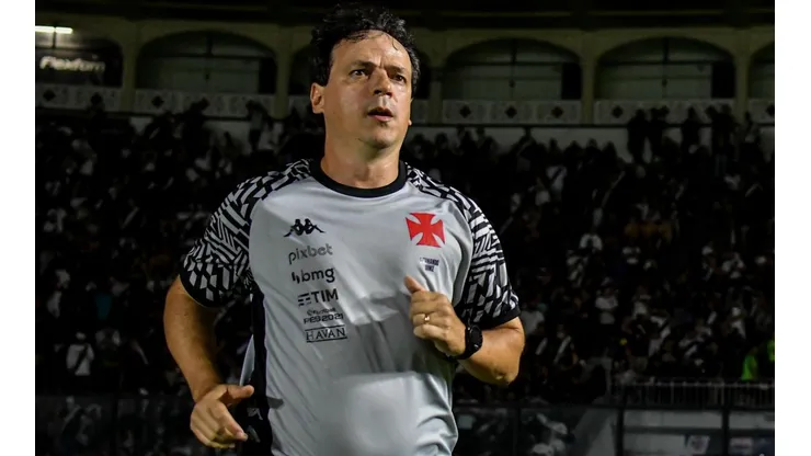 Foto: Thiago Ribeiro/AGIF - Diniz prepara o Vasco contra o Guarani pensando no acesso