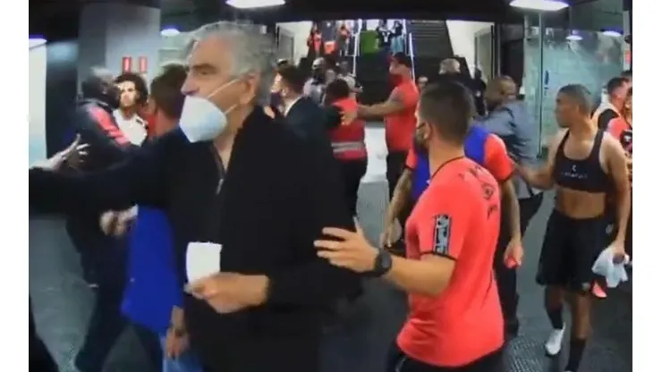 Foto: Reprodução TV Globo - O sangue ferveu e Petraglia foi pra cima de Gabigol