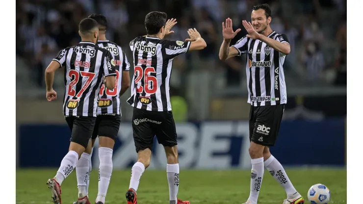Jogadores do Galo comemoram gol pelo Brasileirão (Foto: Getty Images)