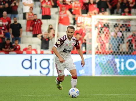 Everton Ribeiro reclama de decisão do árbitro: 'Mexeu um pouco com o jogo'