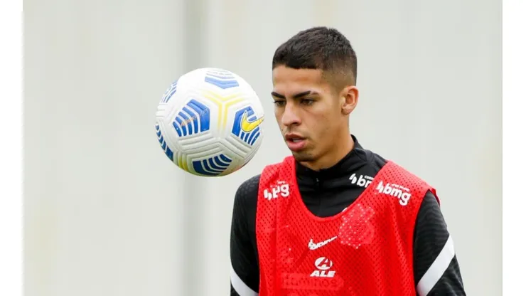 Foto: Rodrigo Coca/SCCP - Gabriel Pereira vai bem, mas fica atrás do companheiro no Timão.