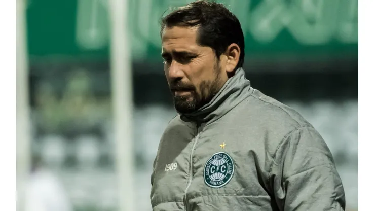 Foto: Robson Mafra/AGIF - Morínigo precisa decidir a escalação em dois setores do Coxa