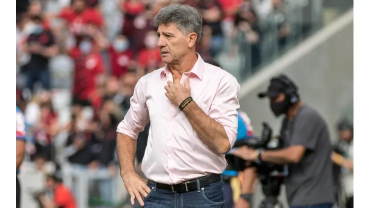 Renato não economizou críticas a arbitragem (Foto: Robson Mafra/AGIF)