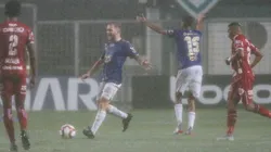 Minutos iniciais foram de muita chuva no Independência (Foto: Fernando Moreno/AGIF)