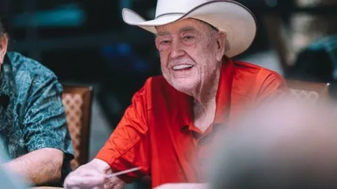 Doyle Brunson voltou a jogar um torneio da WSOP (Foto: Hayley Hochstetler/PokerNews)