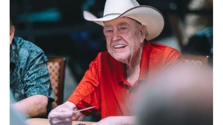 Doyle Brunson voltou a jogar um torneio da WSOP (Foto: Hayley Hochstetler/PokerNews)