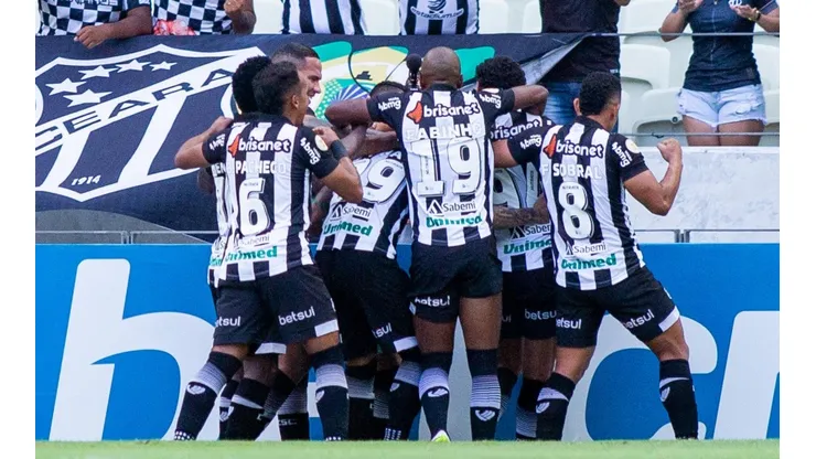 Ceará tem jogador expulso ainda no primeiro tempo, mas vence o Fluminense (Foto: Pedro Chaves/AGIF)