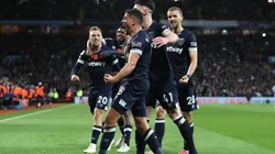 Jogadores do West Ham comemoram gol contra o Aston Villa (Foto: Getty Images)