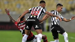 Atlético-MG perde para o Flamengo, mas segue com vantagem na liderança do Brasileirão. (Foto: Thiago Ribeiro/AGIF)