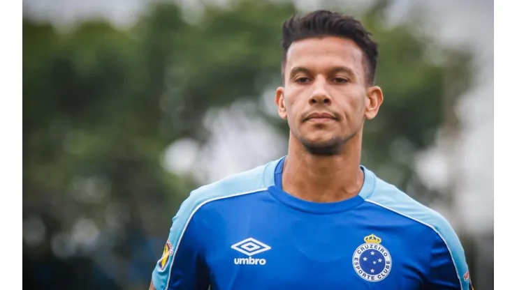Henrique está há um ano se recuperando de lesão no joelho direito