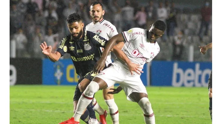 Santos vence o Fluminense e sai da zona do rebaixamento do Brasileirão. (Foto: Fernanda Luz/AGIF)