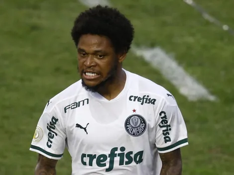Diretoria do Palmeiras decide advertir Luiz Adriano por comemoração polêmica
