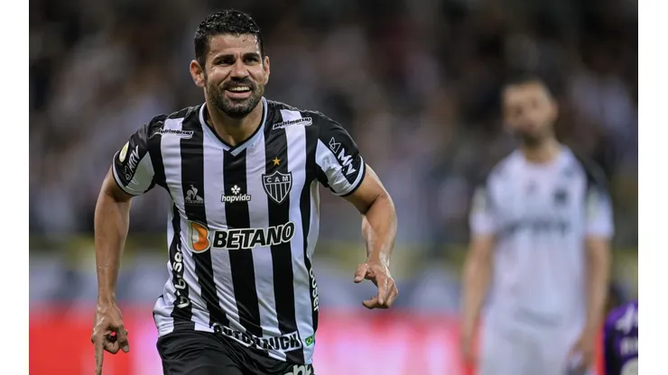 Diego Costa comemora gol com a camisa do Atlético-MG (Foto: Getty Images)