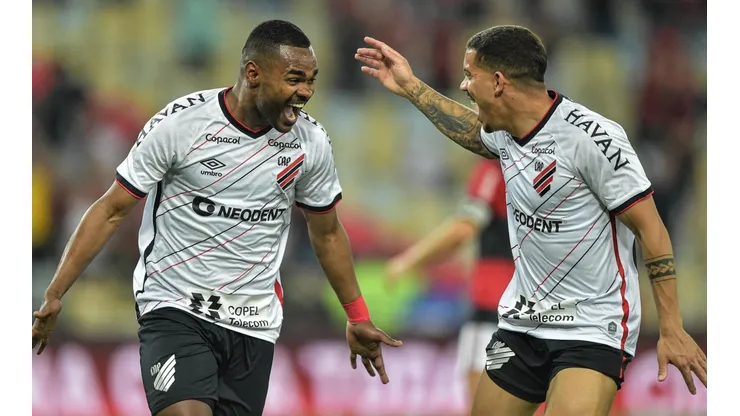 Nikão marcou os dois gols que garantiram o Athletico na final da Copa do Brasil (Foto: Thiago Ribeiro/AGIF)