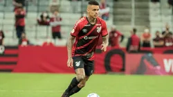 Richard teve contrato rescindido por indisciplina (Foto: Robson Mafra/AGIF)