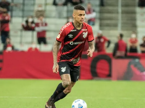 Athletico Paranaense rescinde com volante, que retorna ao Corinthians