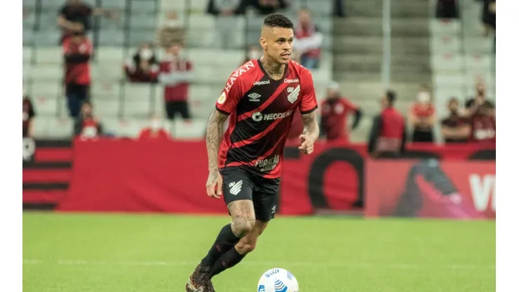 Richard teve contrato rescindido por indisciplina (Foto: Robson Mafra/AGIF)