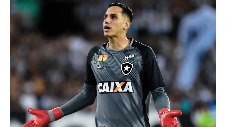 Goleiro não sente mais dores no joelho e busca recuperar ritmo | Crédito: Thiago Ribeiro/AGIF