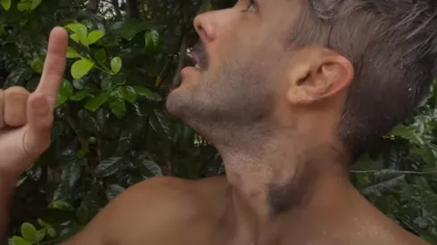 Yuri fez uma brincadeira com os programas de sobrevivência na selva (Foto: Reprodução Youtube)