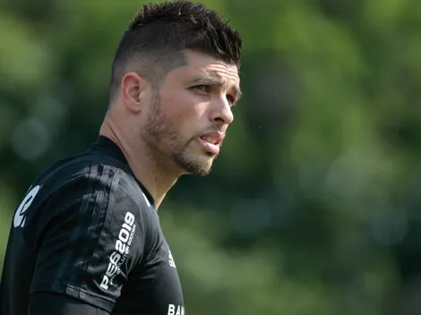 Pulando o muro? Goleiro do Palmeiras poderia ser opção para o São Paulo; clube quer disputa com Tiago Volpi