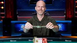 Rayan Hansen conquistou a primeira joia da carreira nesta WSOP (Foto: Melissa Haereiti/PokerNews)