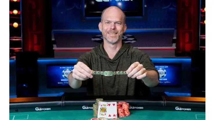 Rayan Hansen conquistou a primeira joia da carreira nesta WSOP (Foto: Melissa Haereiti/PokerNews)