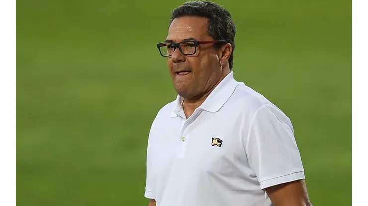 Luxemburgo tem contrato com o Cruzeiro até o final de 2021