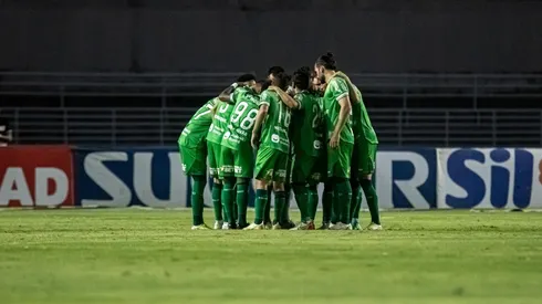 Coritiba empata com o CRB e pode perder liderança da série B. (Foto: Celio Junior/AGIF)