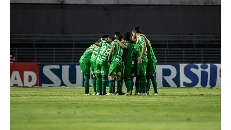 Coritiba empata com o CRB e pode perder liderança da série B. (Foto: Celio Junior/AGIF)